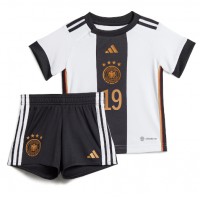 Otroški Nogometni dresi Nemčija Leroy Sane #19 Domači SP 2022 Kratek Rokav (+ Kratke hlače)